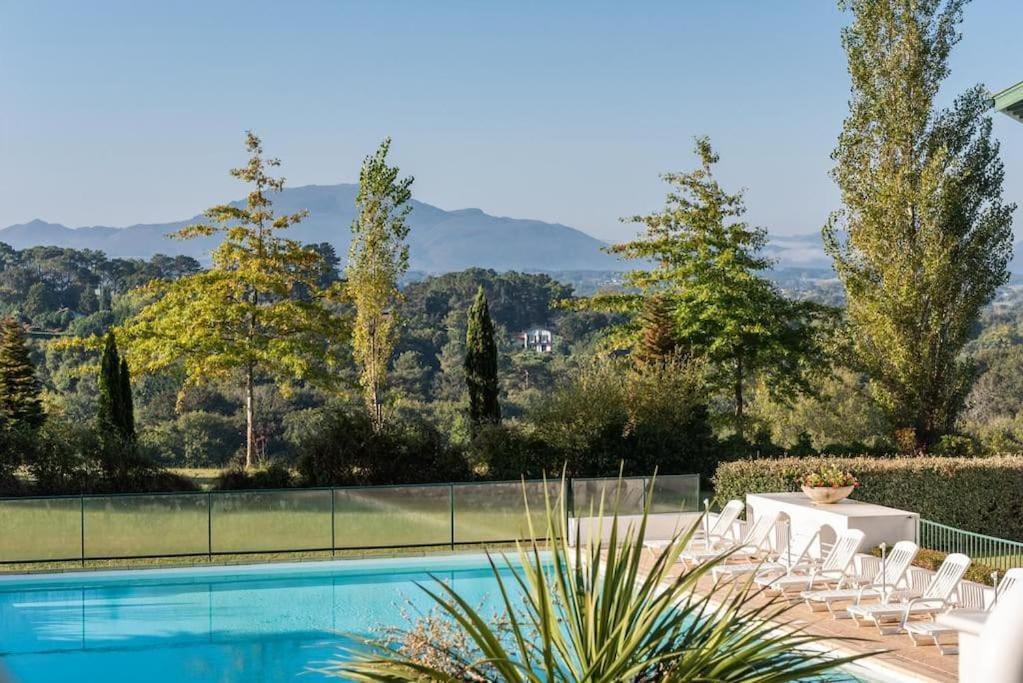 T1 Bis Avec Piscine Vue Golf Et Montagnes Daire Arcangues Dış mekan fotoğraf