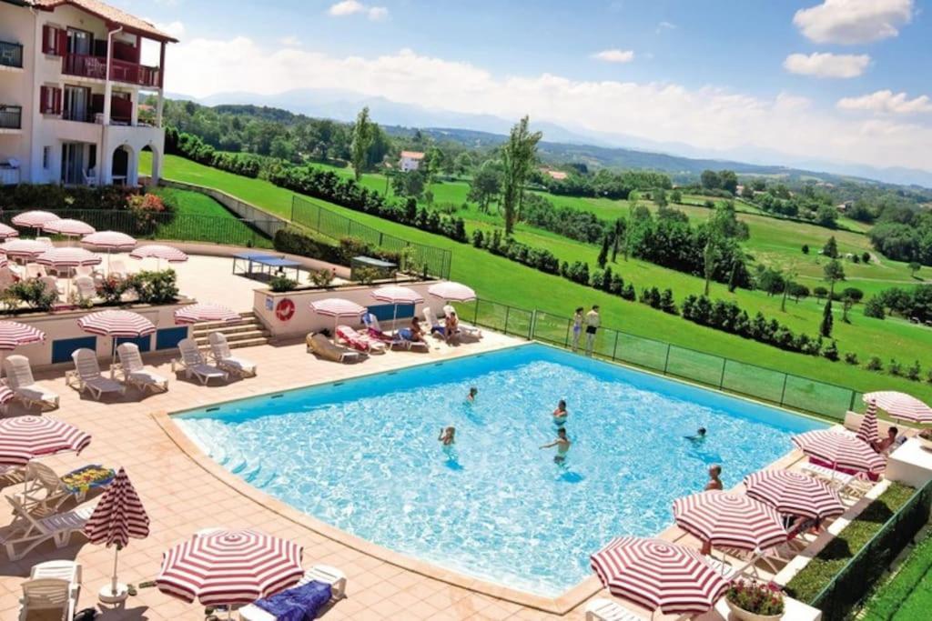 T1 Bis Avec Piscine Vue Golf Et Montagnes Daire Arcangues Dış mekan fotoğraf